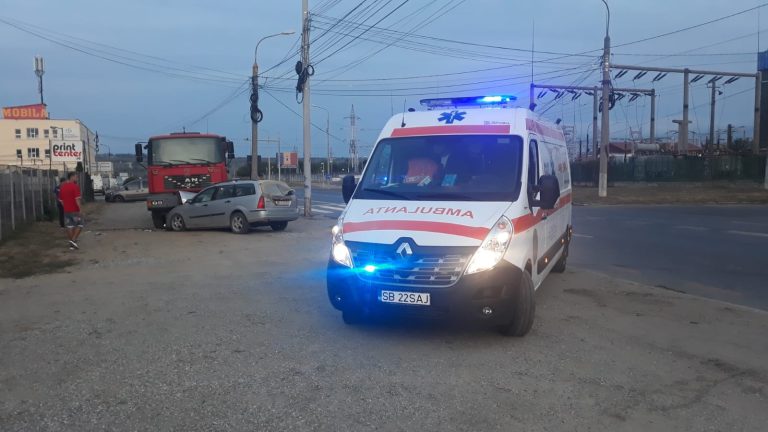 FOTO – Șoferul unui autoturism neînmatriculat a produs un accident rutier și a plecat
