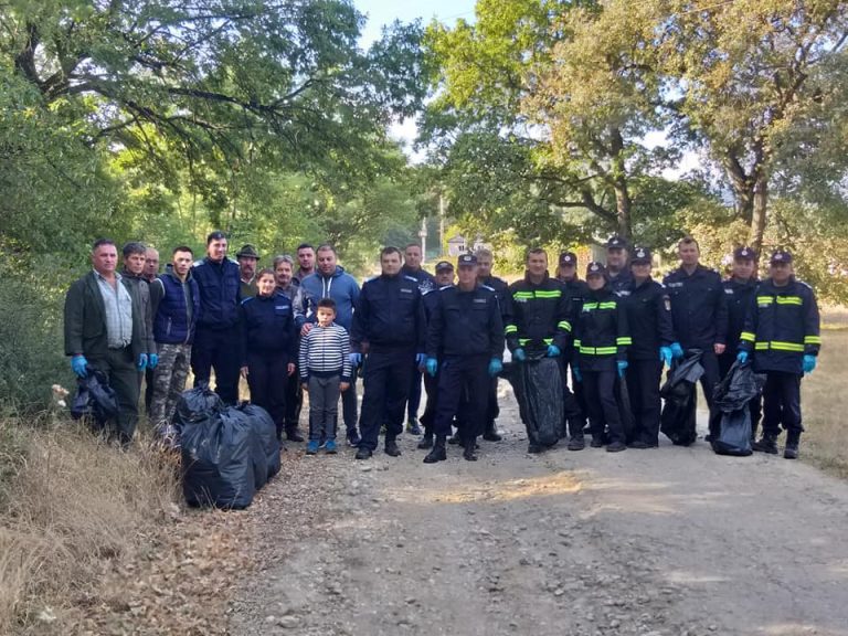 FOTO – Pădurea Dumbrava, curățată de pompierii, jandarmii și Direcția Silvică Sibiu