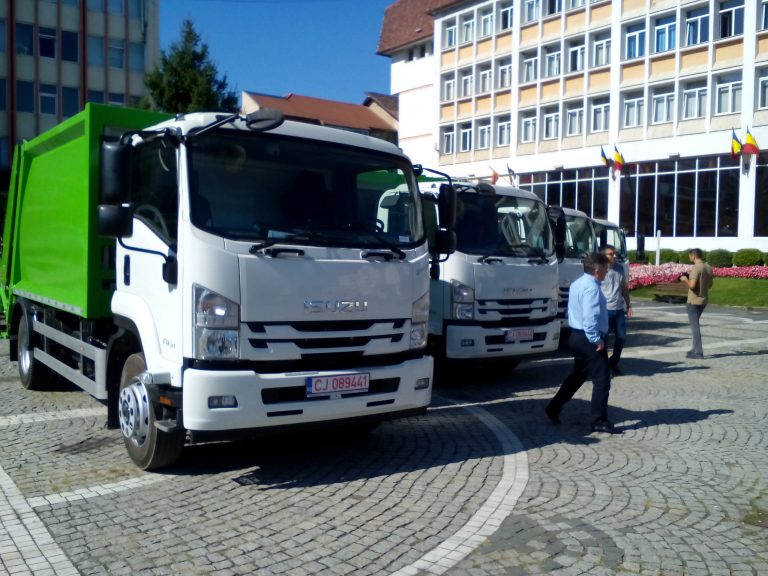 FOTO – Patru autogunoiere noi pentru ridicarea deșeurilor din Mediaș