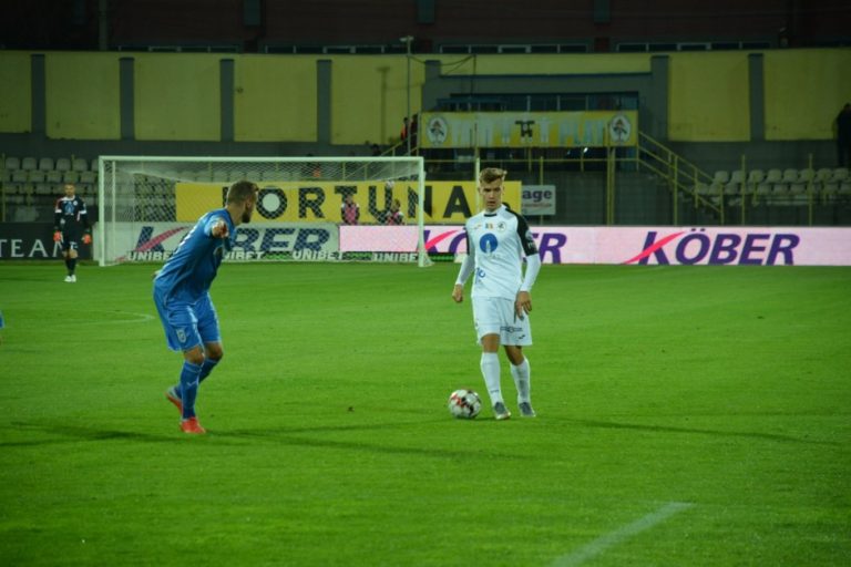 Clubul Gaz Metan oferă 10 tricouri personalizate Darius Olaru