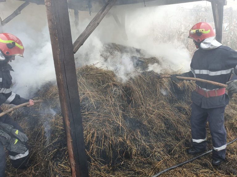 FOTO – O șură a luat foc la Marpod