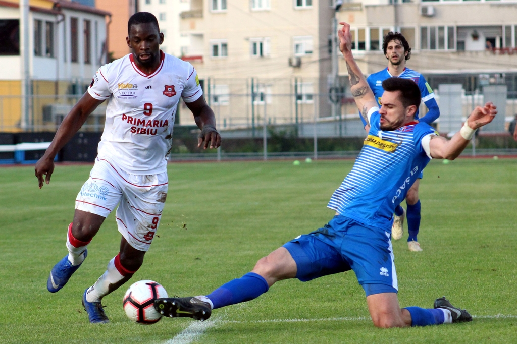 Juvhel Tsoumou va juca la FCSB