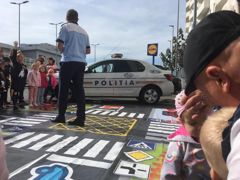 FOTO – Copiii din Sibiu, Mediaș și Avrig, la campania „Verde la educație pentru circulație”