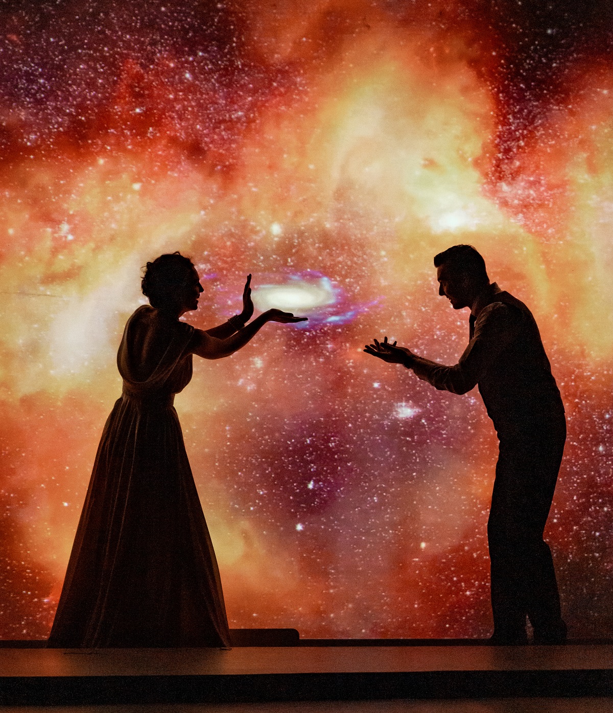 Actorii TNRS au revenit pe scenă. Vineri vor oferi cadou pompierilor „Steaua fără nume”