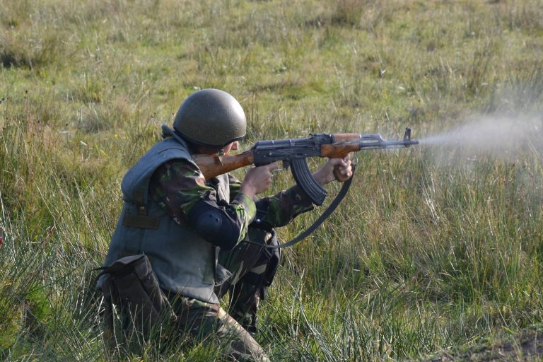 Trageri cu muniție reală în poligonul Poplaca