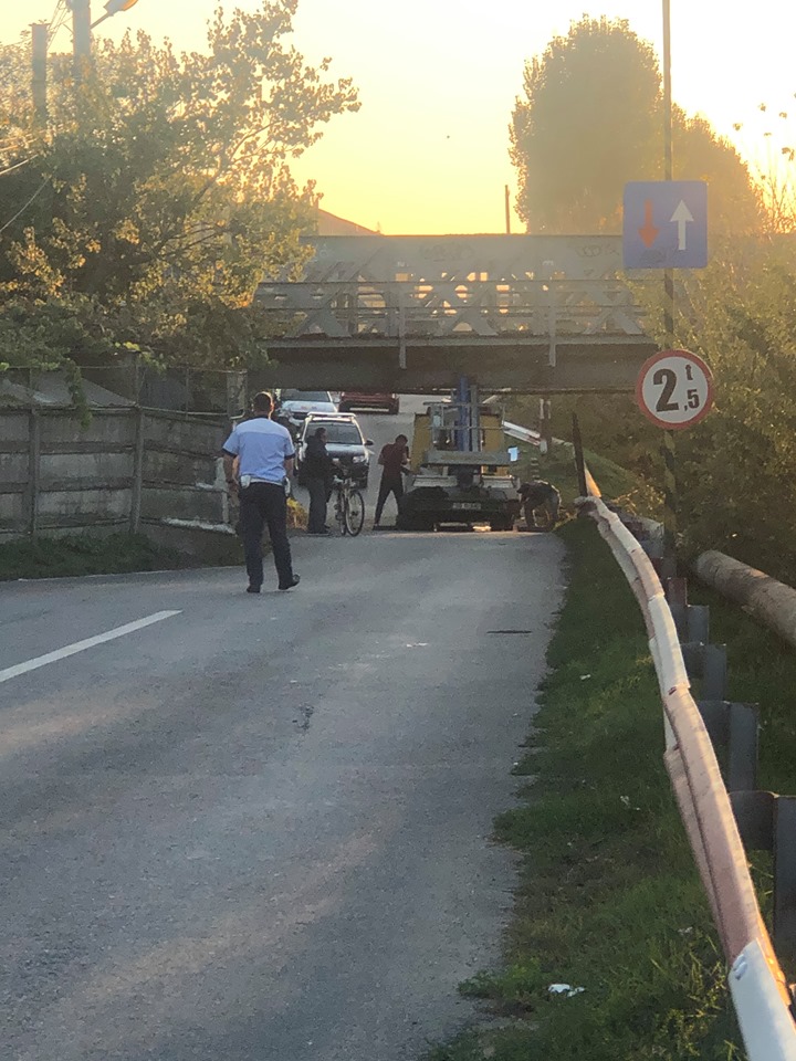 FOTO – Bărbat de 39 de ani, rănit într-un accident rutier în Sibiu