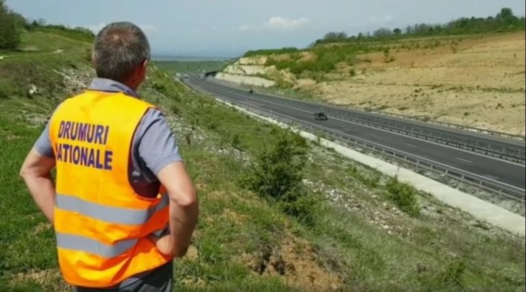 Autostrada Sibiu – Sebeș s-a surpat din nou, pe dealul Aciliu. Restricții de viteză la 60 km/h