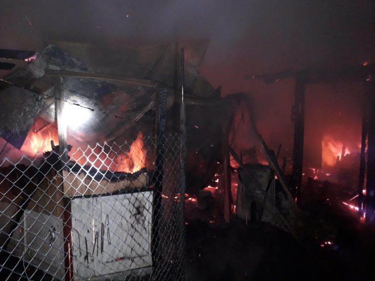 FOTO – Mai multe anexe din Mârșa, cuprinse de flăcări