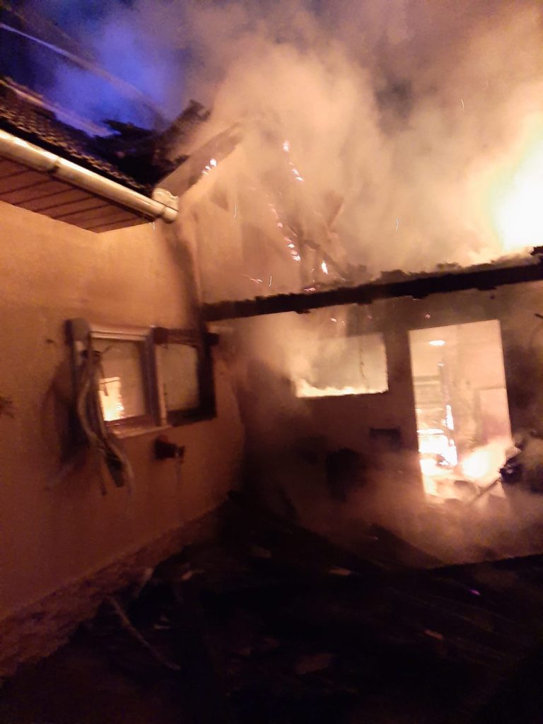 FOTO – Pagube mari în urma unui incendiu la Șeica Mare