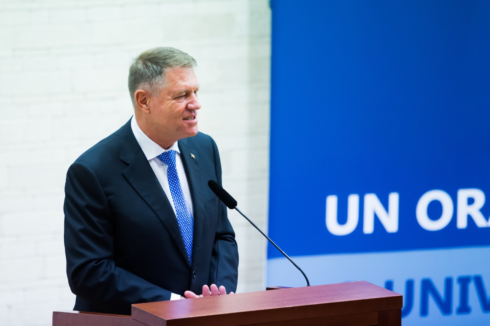 Klaus Iohannis: „Decidenții politici de la centru nu prea au reușit să facă față provocării de a se abține în a da legi care mai mult strică decât ajută”