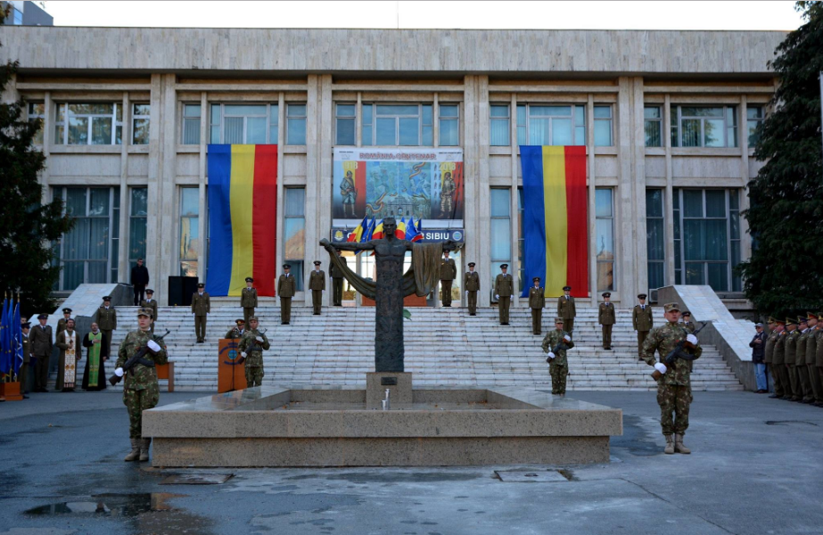 Retragere cu torțe, activități culturale și expoziție foto, de Ziua Armatei Române, la Sibiu
