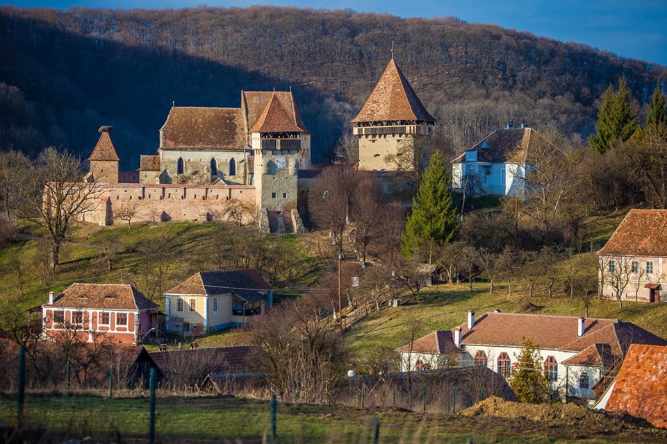 Lucrări de restaurare la Biserica Fortificată din Alma Vii, în valoare de 500.000 de dolari