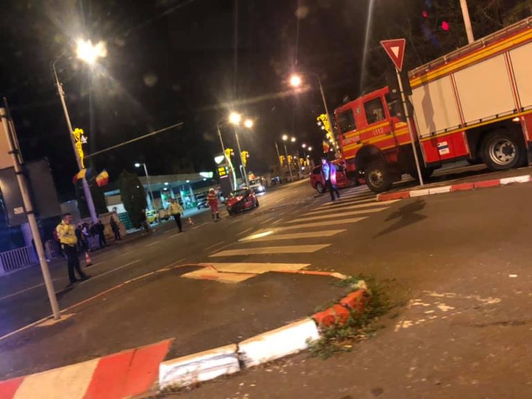 FOTO – Trei persoane implicate într-un accident rutier în Sibiu