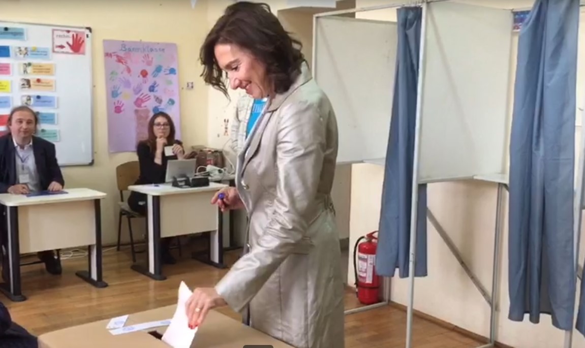ALEGERI 2019 VIDEO Carmen Iohannis spune că a votat pentru o Românie normală