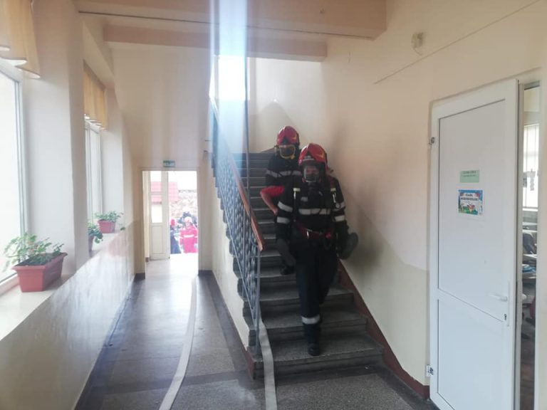 FOTO – „Incendiu” la o societate de sisteme de iluminare pentru mașini, în Sibiu