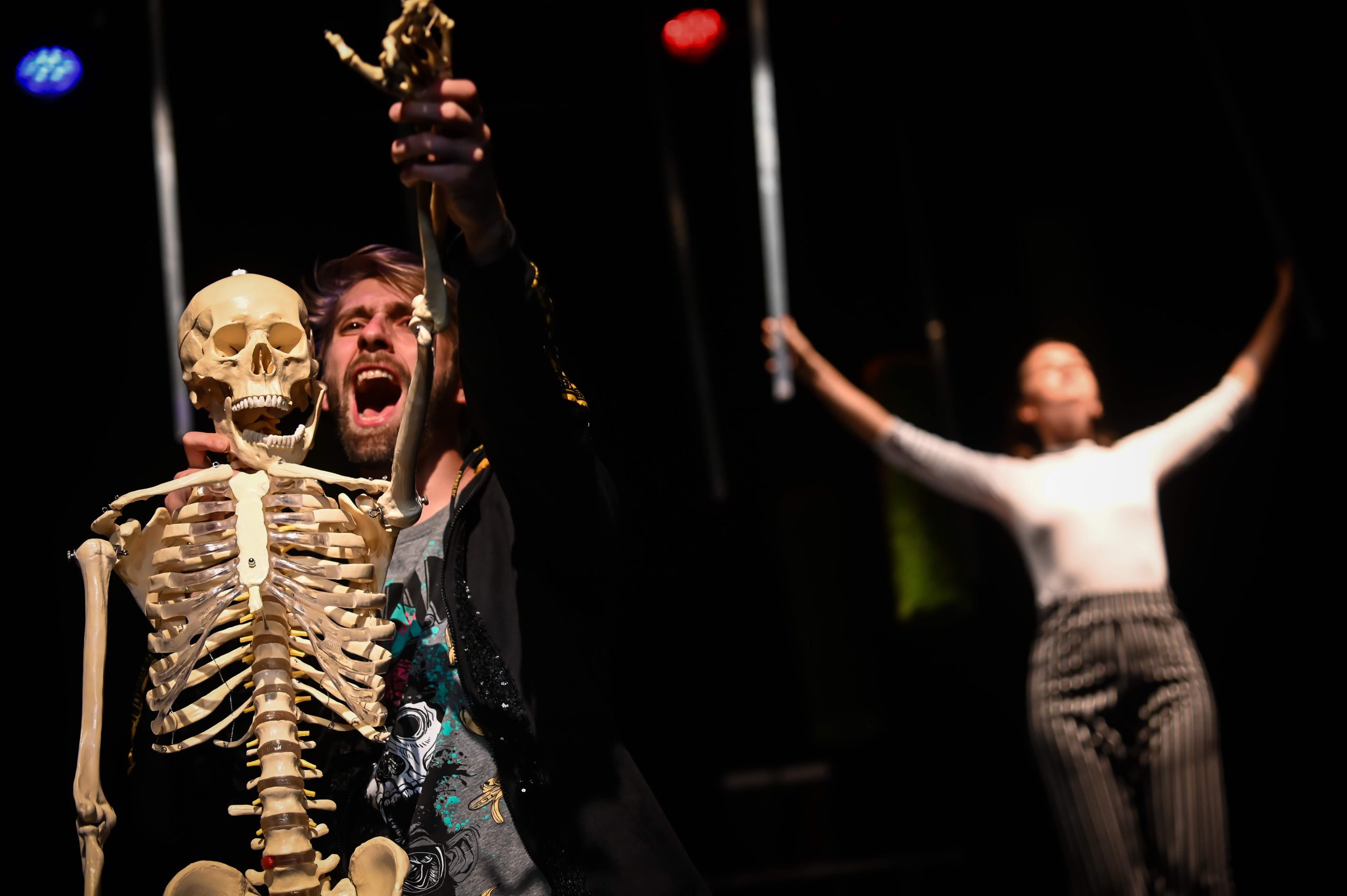 Trei spectacole pentru adolescenți, în această lună, la „Gong”. Părinții au intrarea gratuită