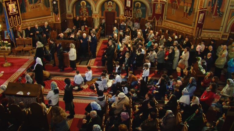 FOTO – Sute de medieșeni la hramul Catedralei Ortodoxe din municipiu