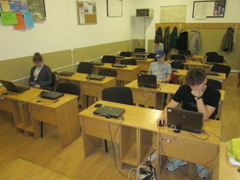 FOTO – Elevi de la Liceul Teoretic “Axente Sever”, la Campionatul European de Șah Online