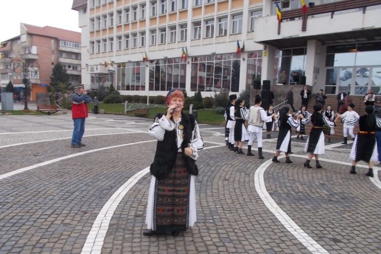 Concerte Veta Biriș și Mariana Anghel, ceremonial militar și lansări de carte de Ziua Națională la Mediaș