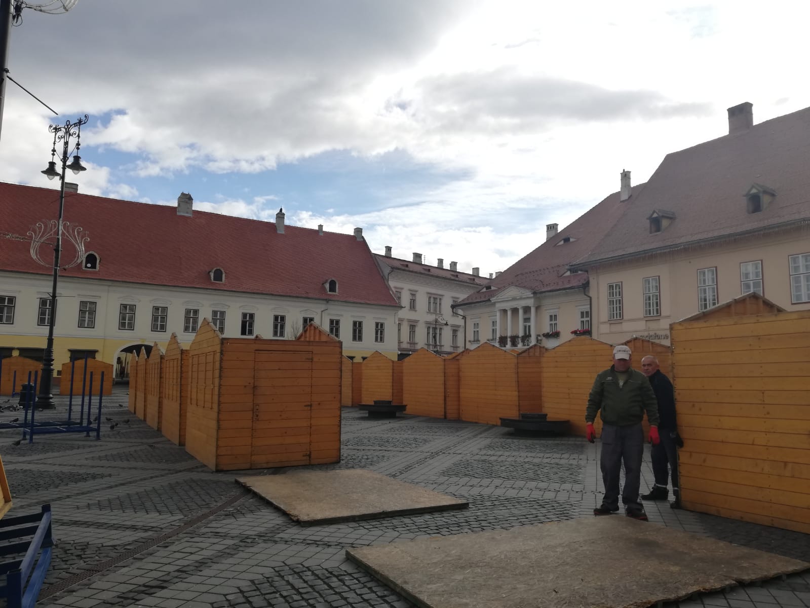 Pregătiri în toi pentru Târgul de Crăciun de la Sibiu