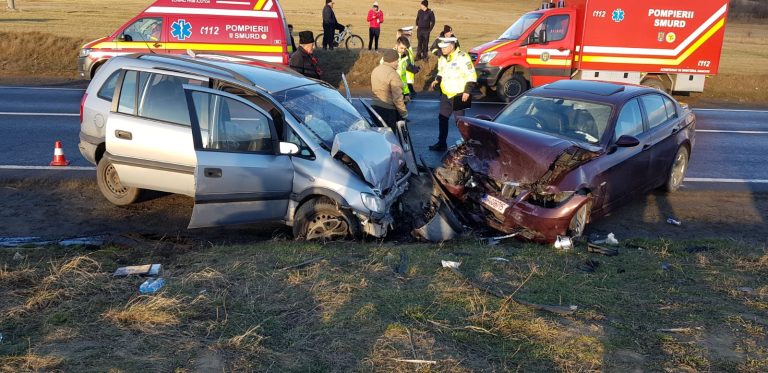 FOTO – 10 persoane transportate la spital după un accident pe DN 7, la Boița