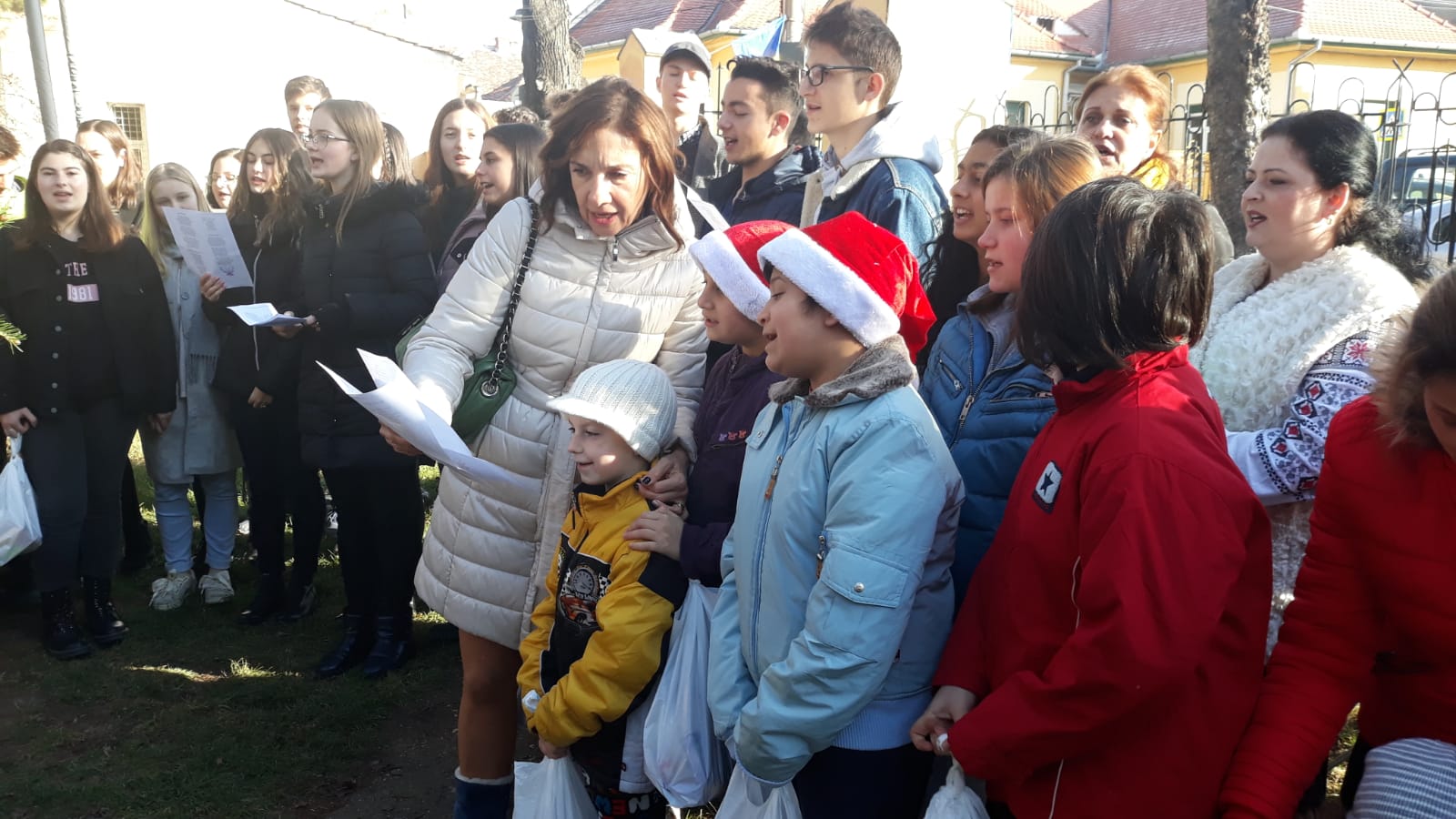 Moșul și spiridușii lui au ajuns și la Complexul de Servicii „Prichindelul”