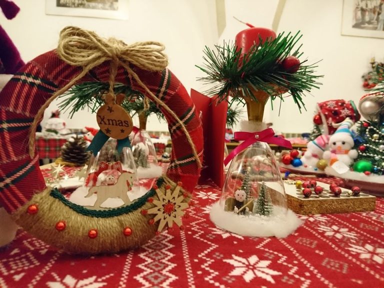 FOTO – Bazar de Crăciun la Crucea Roșie Mediaș