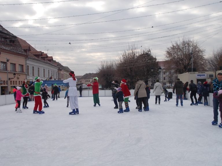 Un patinoar artificial va fi deschis la Mediaș