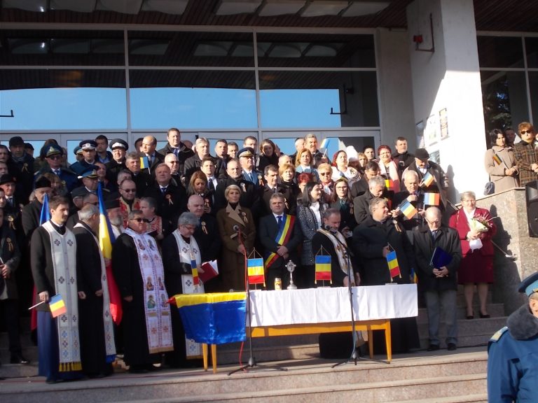 FOTO – Mii de medieșeni au sărbătorit Ziua Națională în Piața Corneliu Coposu