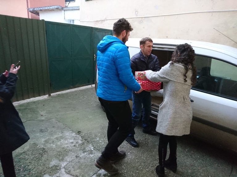 FOTO – Decembrie, luna darurilor și a surprizelor pentru elevii Liceului “Axente Sever” Mediaș