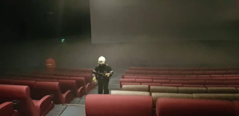 FOTO – Sute de persoane evacuate din cauza unui „incendiu” la mall