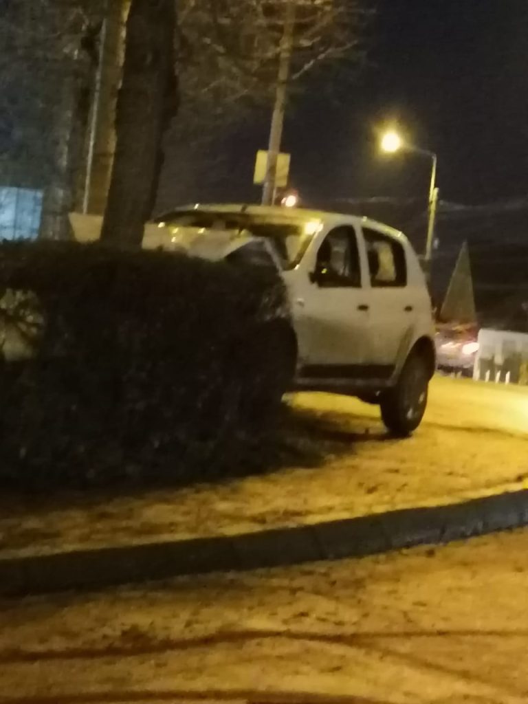 FOTO – Femeie rănită în urma unui accident rutier, în Mediaș