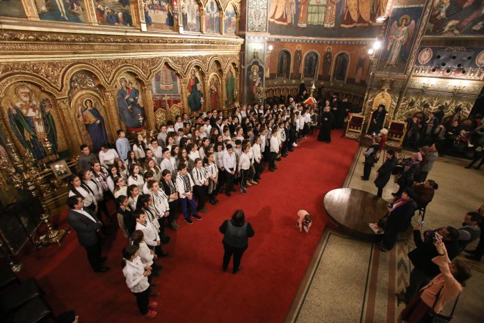 Peste 800 de elevi din județul Sibiu au colindat la Catedrala Mitropolitană