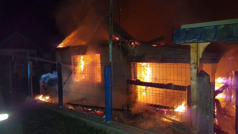 FOTO – Anexă distrusă de un incendiu, la Copșa Mică