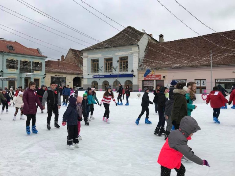 Intrare gratuită la patinoarul din Mediaș în ziua deschiderii