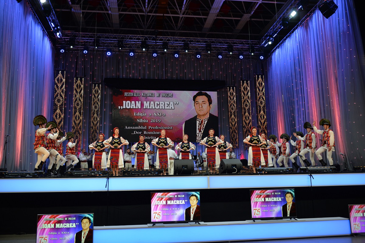 Sute de artiști au transformat Sibiul, săptămâna trecută, în capitala folclorului