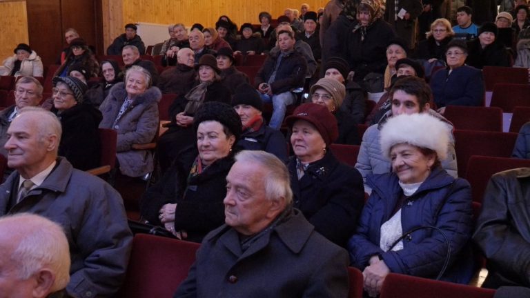 165 de octogenari din Mediaș, premiați de municipalitate