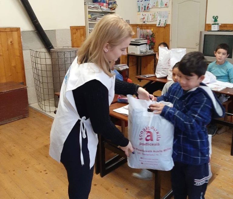 Școala Auxila Mediaș participă la Colecta Națională pentru Alimente