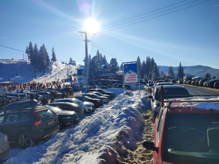 Ambuteiaje pe drumul spre Păltiniș. Recomandările polițiștilor rutieri