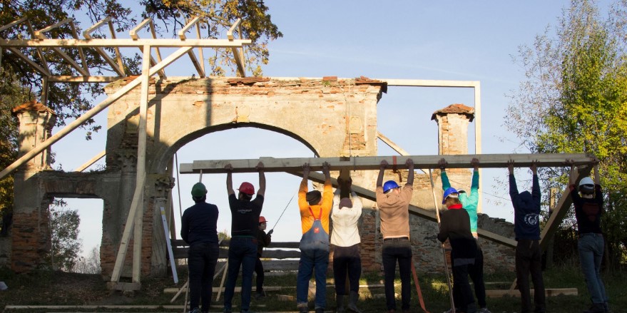 Proiectul „Ambulanța pentru Monumente”, susținut de Prințul Charles, prezentat într-o expoziție 