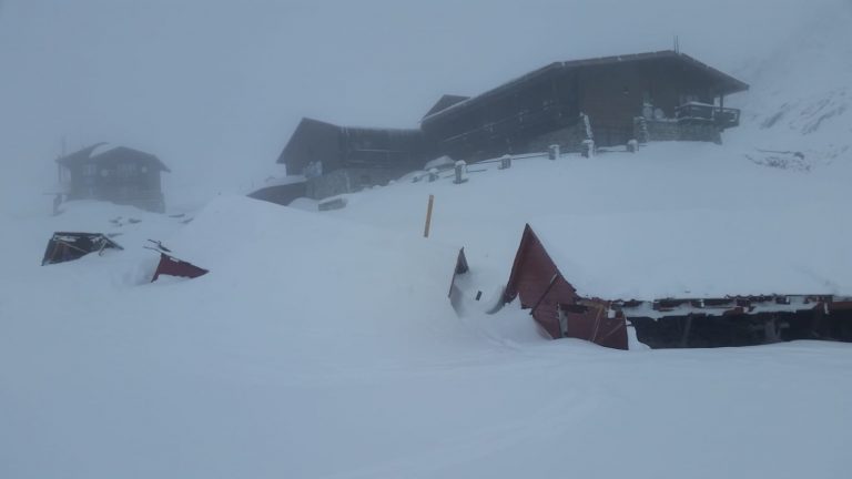 Doi turiști rătăciți pe munte, în zăpadă, la Bâlea Lac, au fost salvați de jandarmi