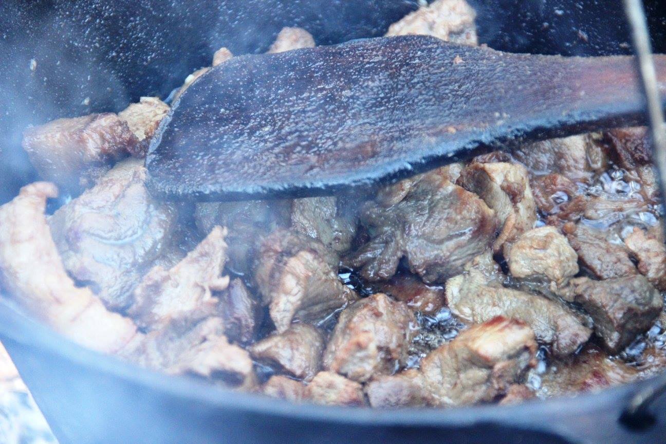 Pomana porcului, șorici și colinde, în weekend, în Muzeul din Dumbrava Sibiului