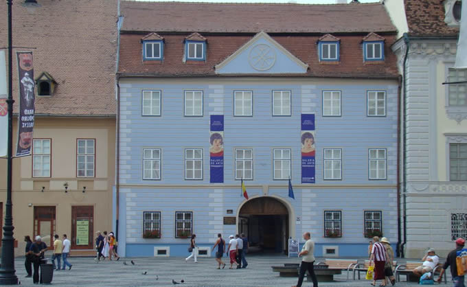 Mărturii despre atmosfera din decembrie 1989 la Sibiu, într-o expoziție la Casa Albastră