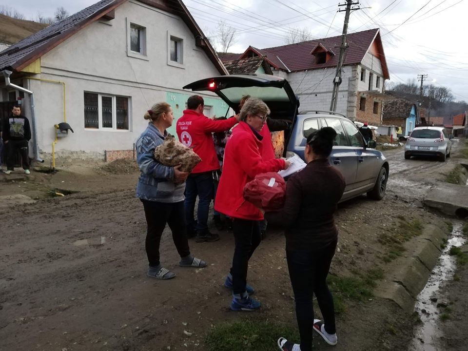 FOTO – Daruri pentru copii și familii nevoiașe în Campania „O bucurie de Crăciun”