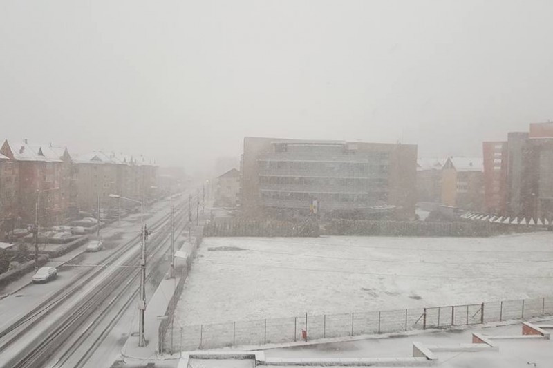 Medieșenii, obligați să curețe zăpada și gheața din fața caselor