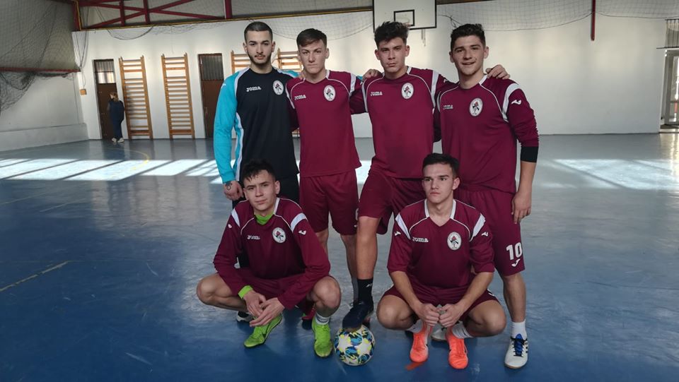 Rezultate excelente la tenis de masă și fotbal pentru elevii medieșeni la ONSS