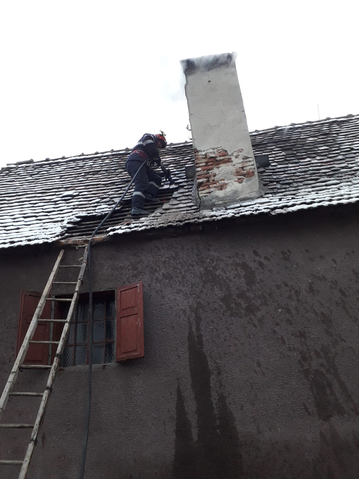 Incendiu la acoperișul unei case din Agârbiciu