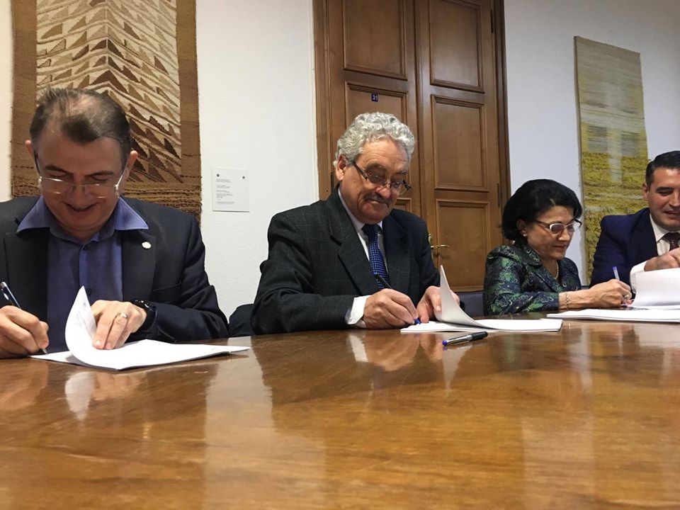 Sindicatele din învățământ cer vaccinarea gratuită a profesorilor împotriva bolilor contagioase