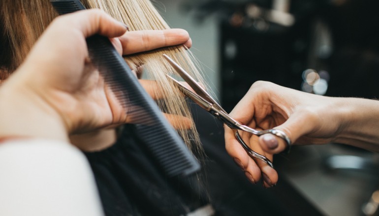Saloanele și frizeriile, obligate să aibă certificat de igienă