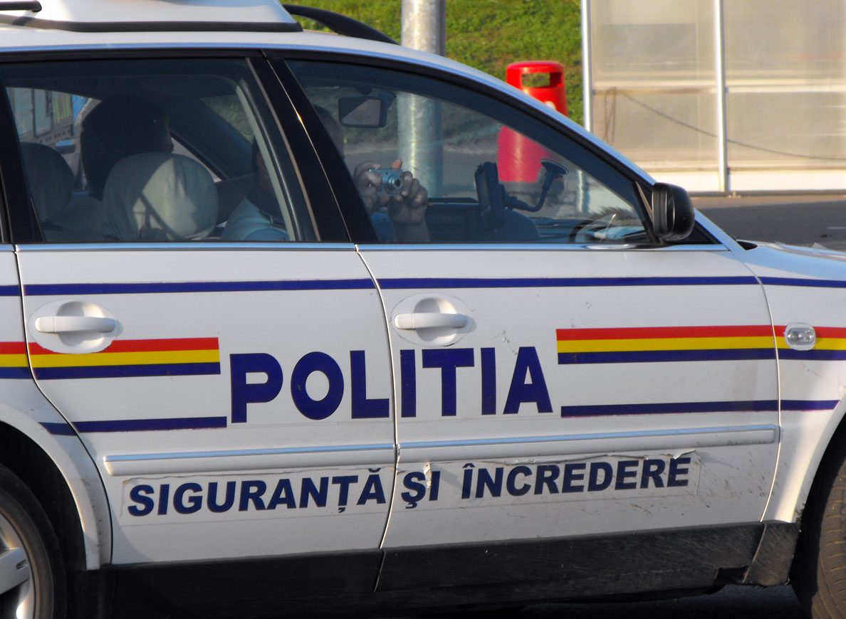 Accident pe DN14, în Copșa Mică. Un taxi implicat, două persoane rănite